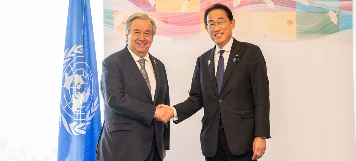 El Secretario General de las Naciones Unidas, António Guterres, se reúne con Fumio Kishida, Primer Ministro de Japón, en la Cumbre del G7 de Hiroshima 2023.