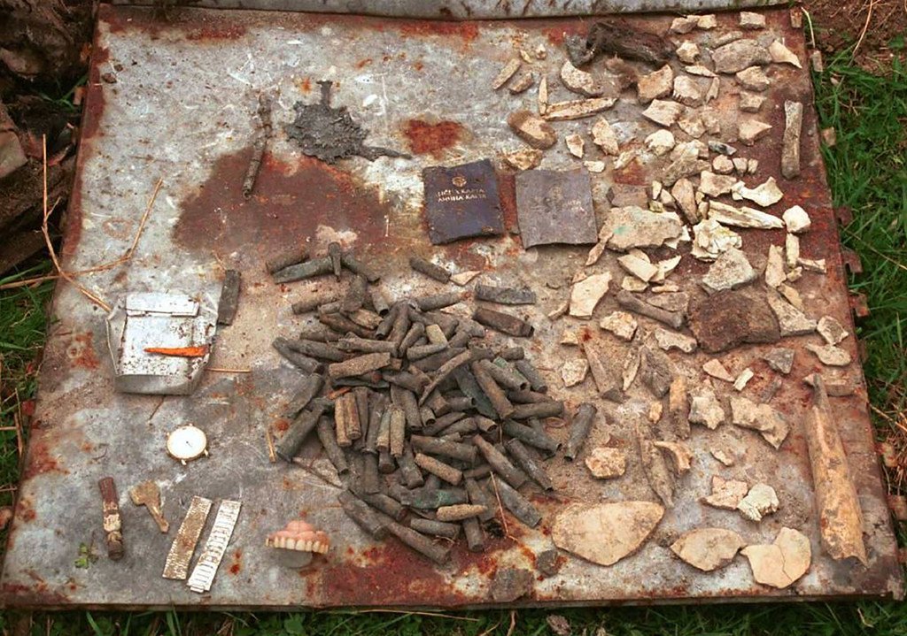Los objetos recuperados en un almacén de la ex Yugoslavia donde se retenía a hombres y niños se utilizaron como prueba en juicios del TPIY.